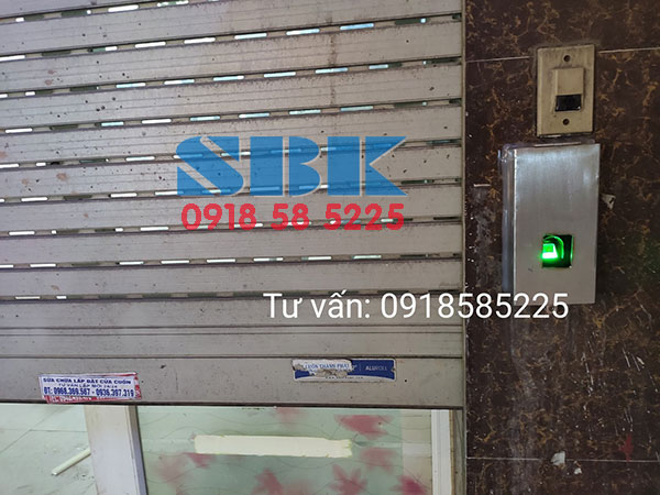 Khóa-vân-tay-cho-cửa-cuốn-Ronald-Jack-F9S