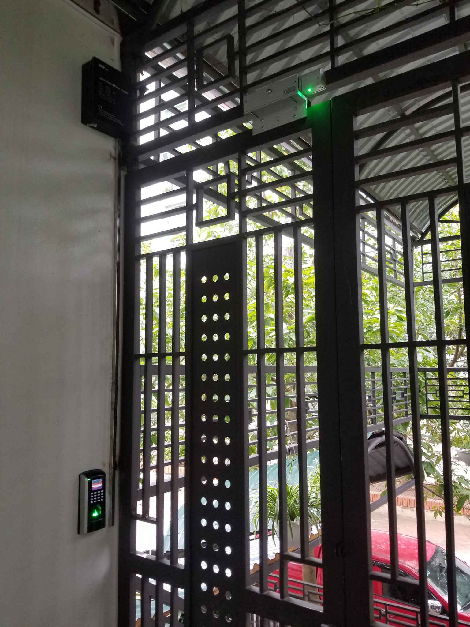 lắp đặt khóa-cửa-cổng-bằng-vân-tay-cho-cửa sắt -xếp-inox lắp đặt khóa-cửa-cổng-bằng-vân-tay-cho-cửa sắt -xếp-inox