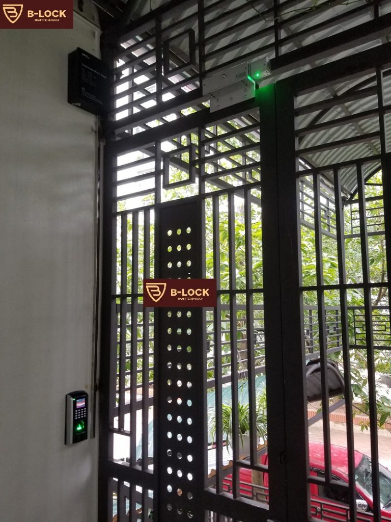 Khóa vân tay cửa sắt cho phòng trọ Ronald jack SF200