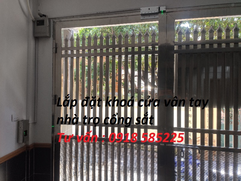 Lắp đặt khoá cửa vân tay nhà trọ cổng sắt