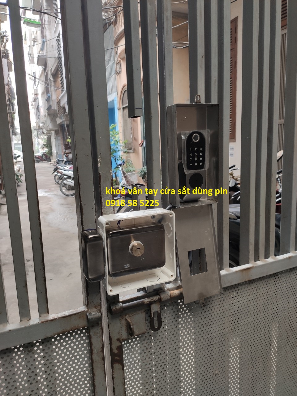 Khóa cổng vân tay ngoài trời