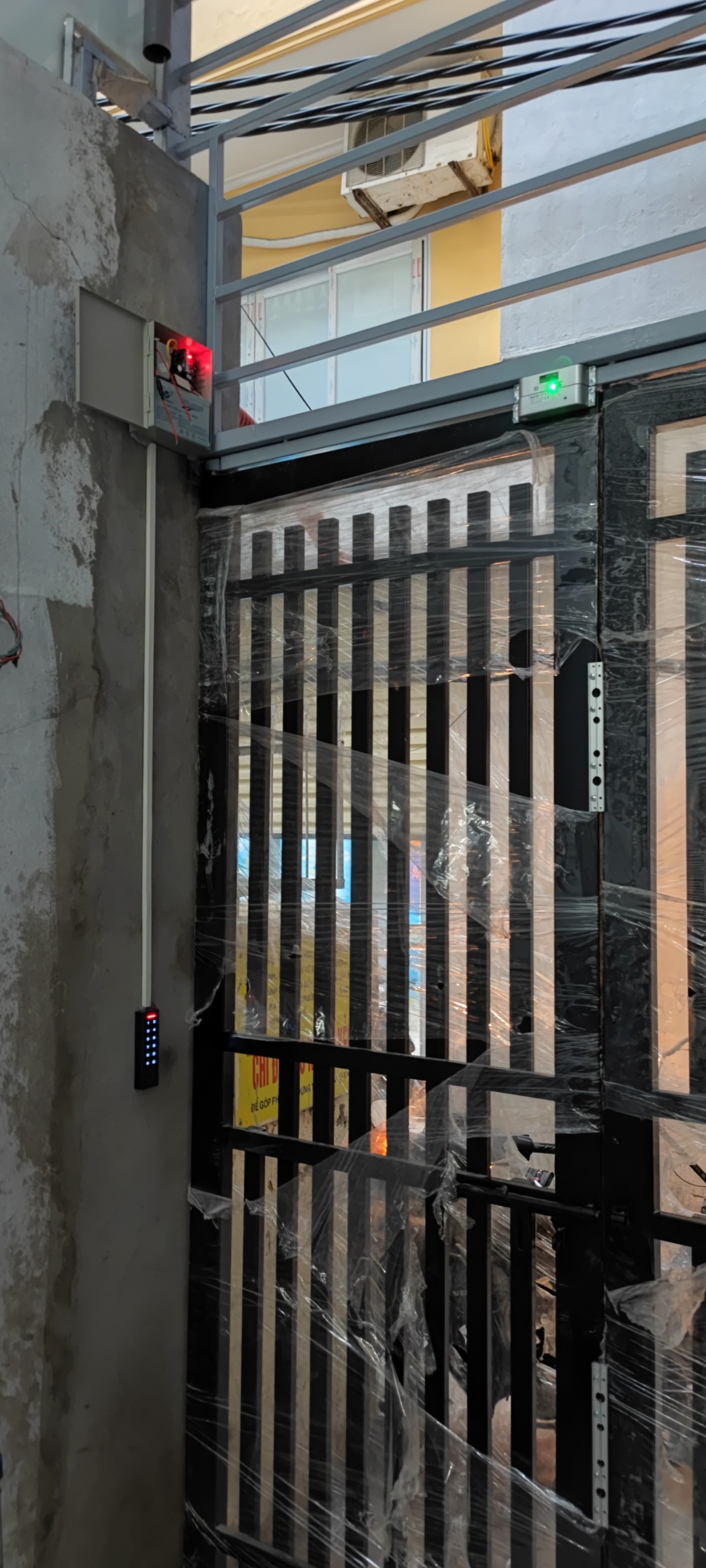 KHÓA VÂN TAY CHO CỔNG NHÀ TRỌ inox sắt